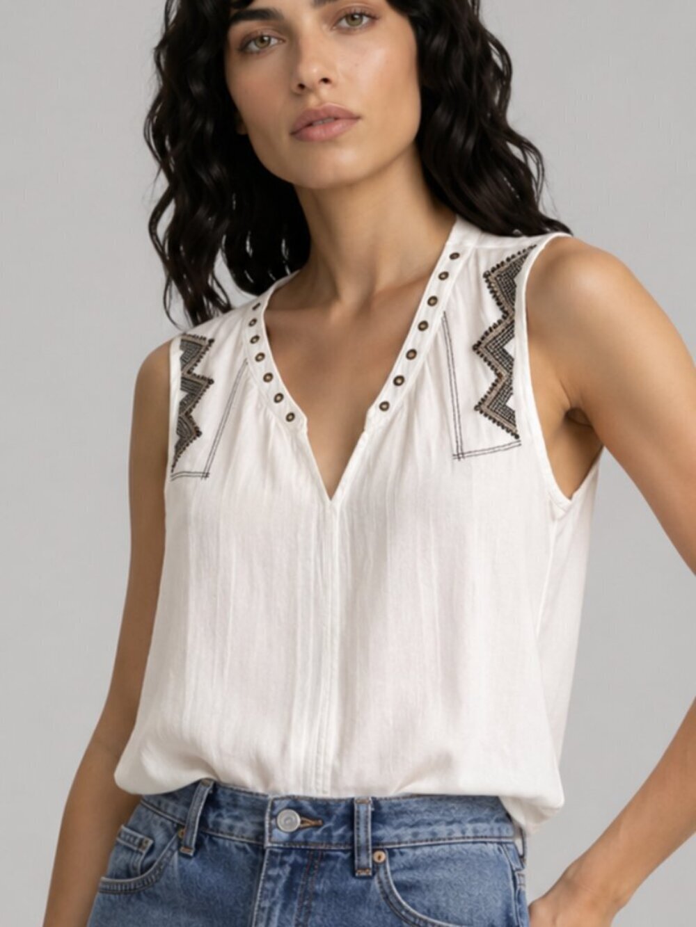 Reitmans Embroidered Tank Top Blouse